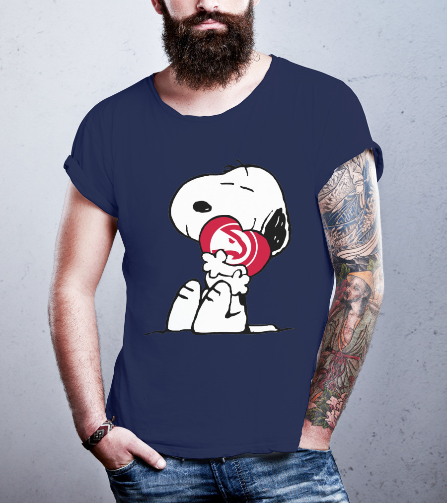 Atlanta Hawks Snoopy Hugging T-Shirt