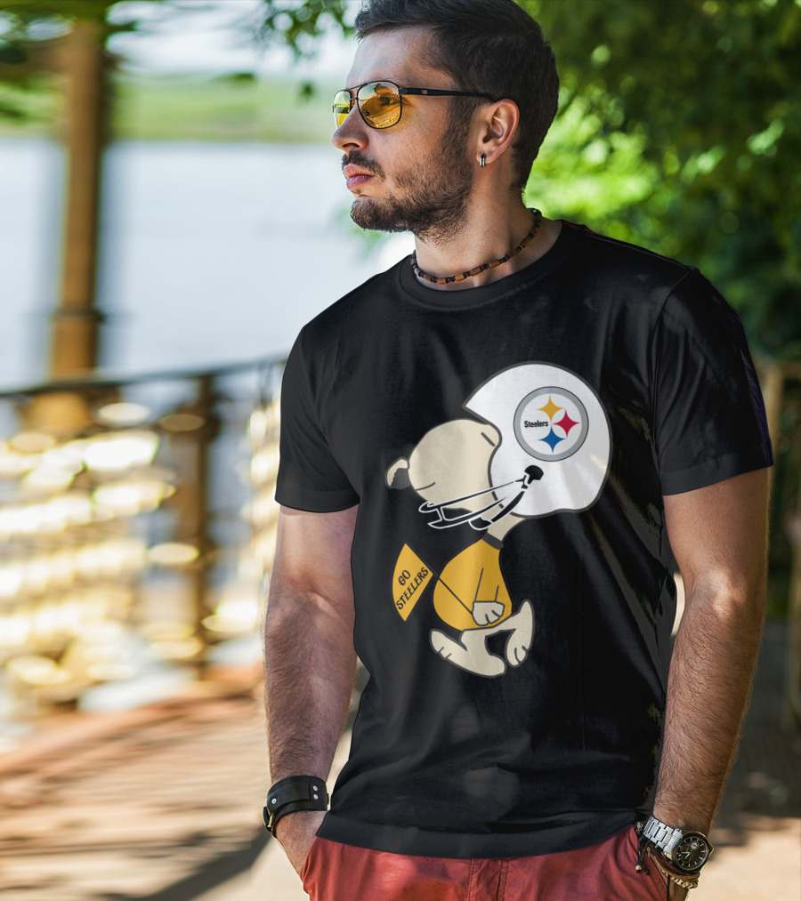 Snoopy Go Steelers Pittsburgh Steelers Football Helmet T-Shirt