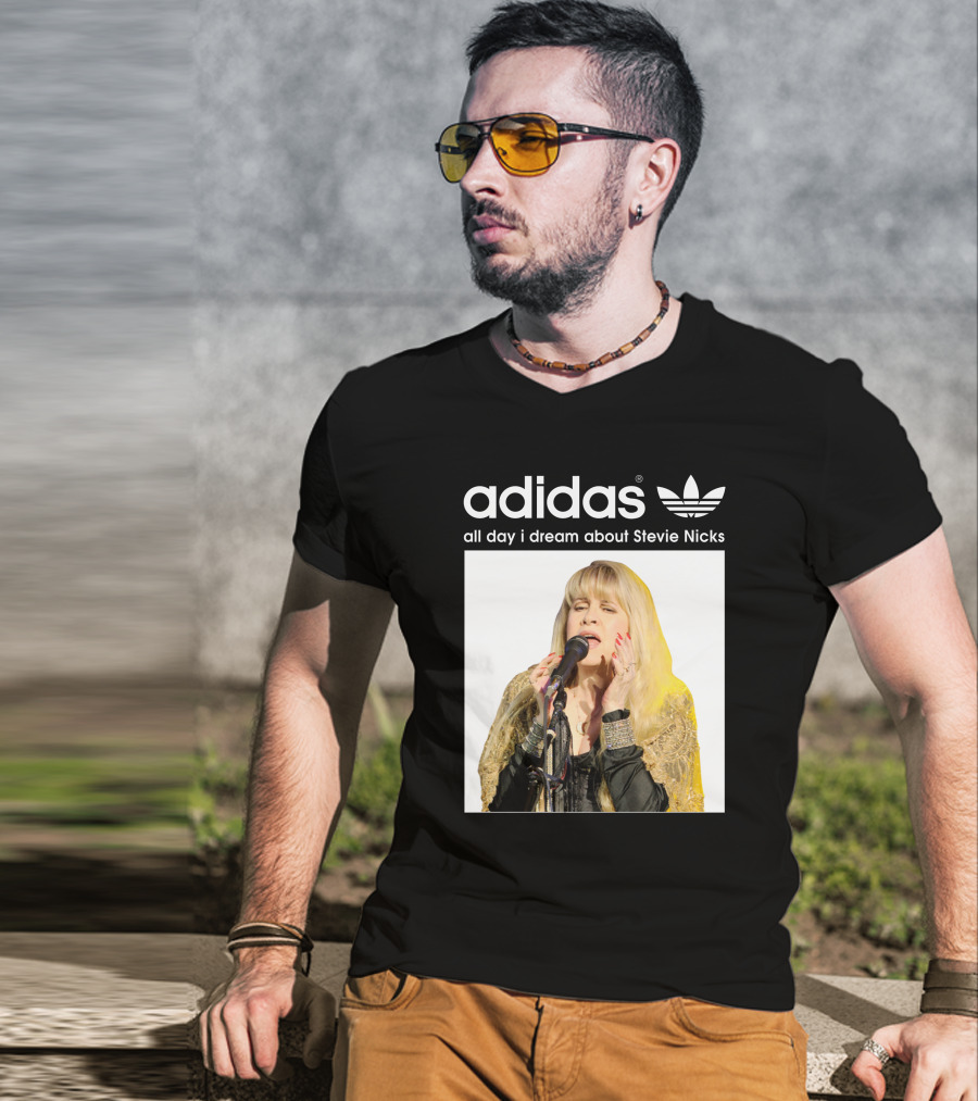 Style FM 26 Fleetwood Mac Vocalist Performance T-Shirt