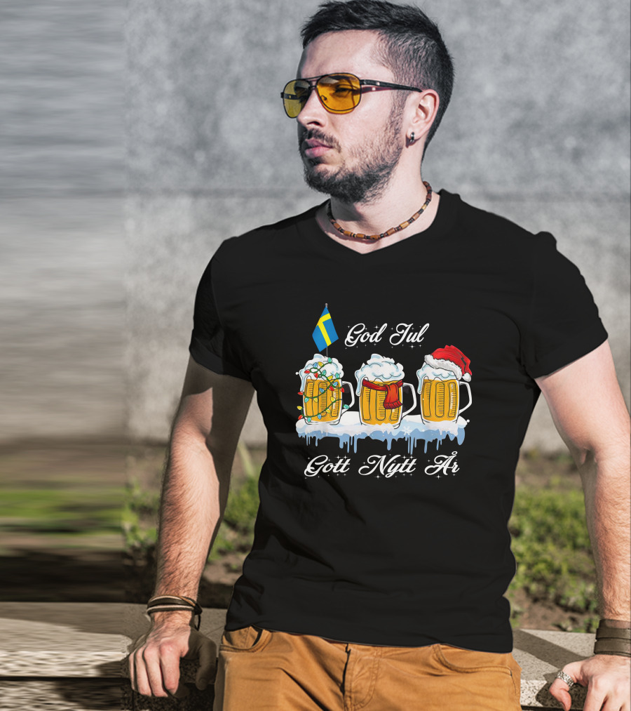 God Jul Gott Nytt År Swedish Christmas Beer Mugs With Santa Hat And Flag T-Shirt