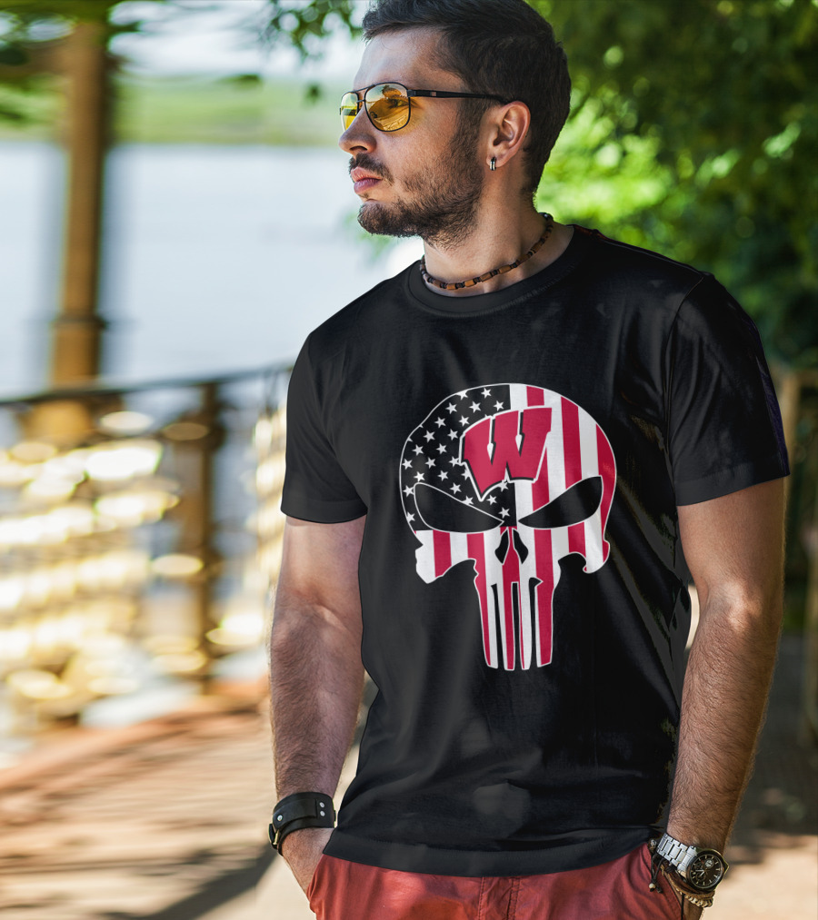 Wisconsin Badgers W Punisher Skull American Flag T-Shirt