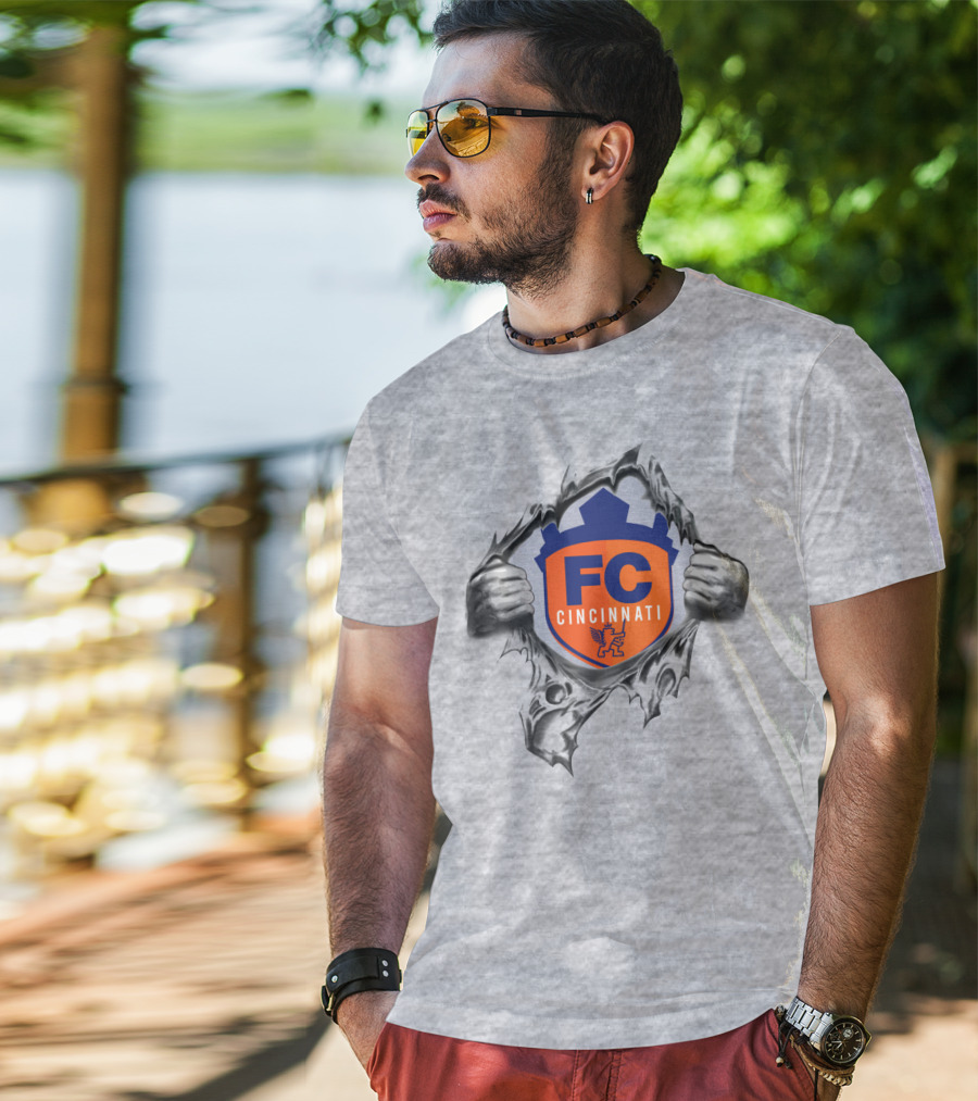 Fc Cincinnati Shield With Tearing Hands Motif T-Shirt