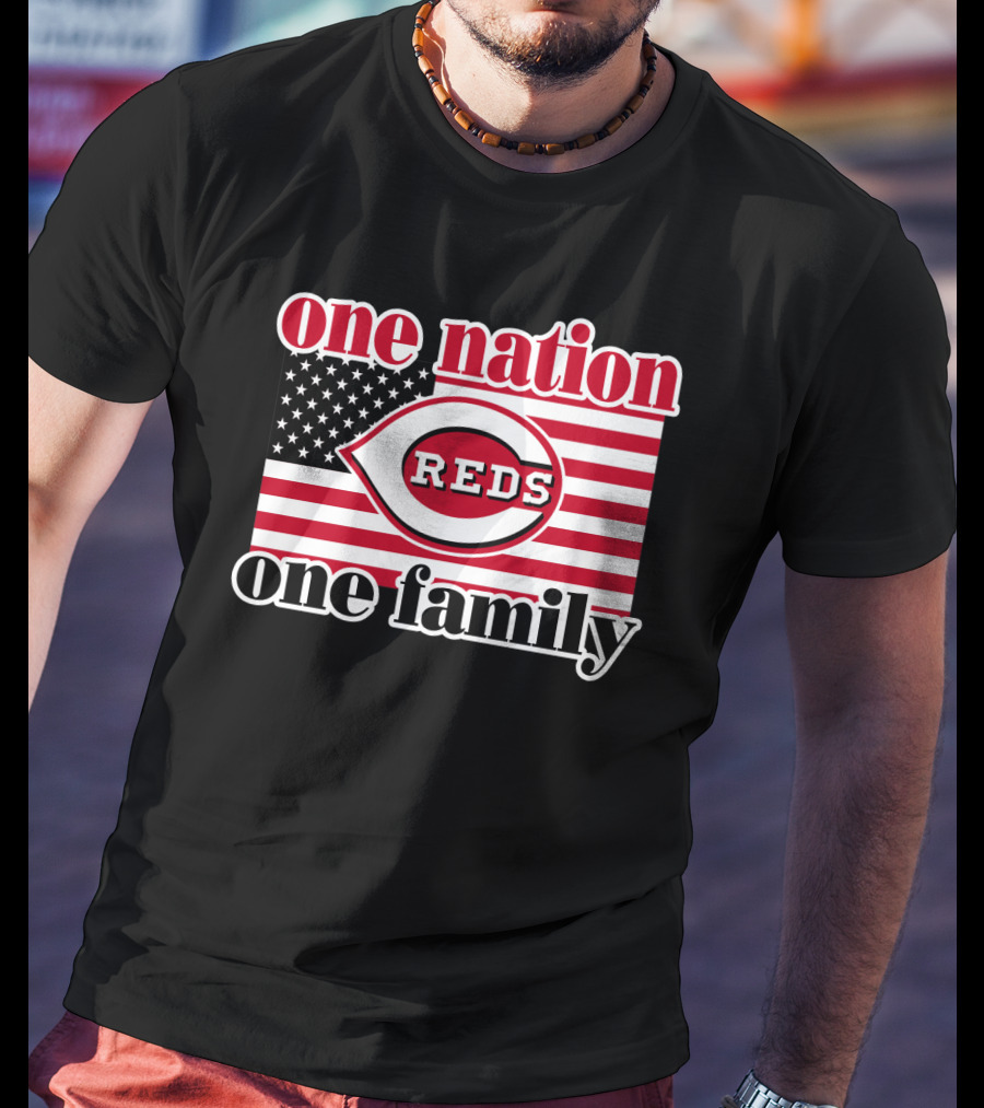 One Nation One Family Cincinnati Reds American Flag T-Shirt