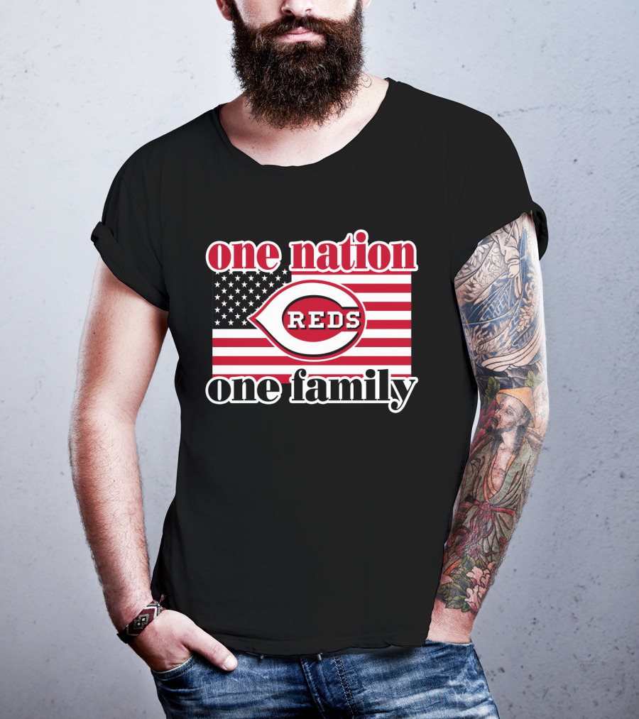 One Nation One Family Cincinnati Reds American Flag T-Shirt