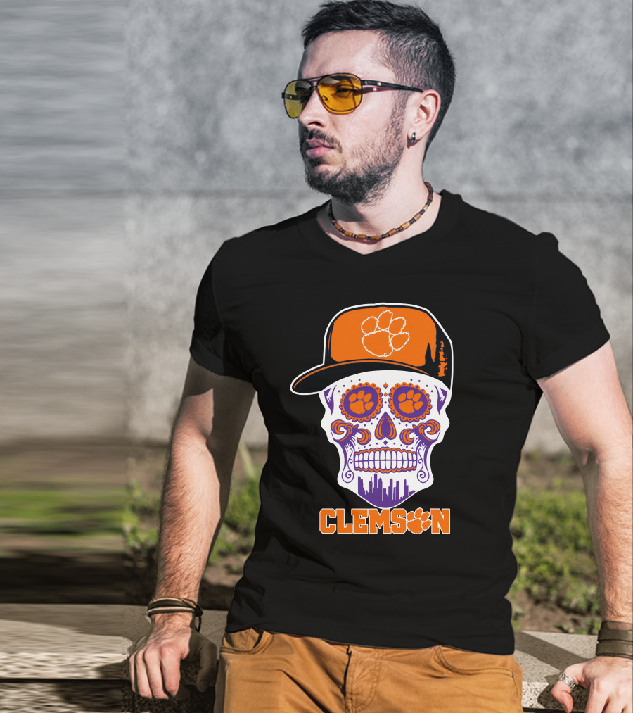 Clemson Tigers Skull With Paw Pattern And Cap T-Shirt