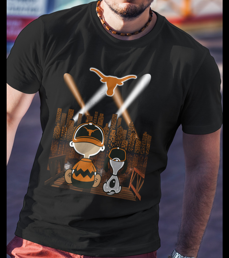 Texas Longhorns City Skyline Night Lights With Snoopy And Charlie Brown T-Shirt