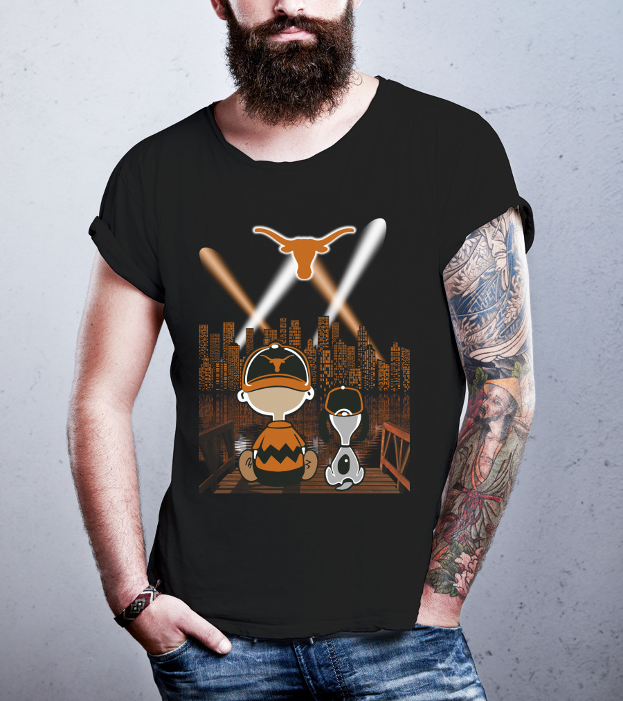 Texas Longhorns City Skyline Night Lights With Snoopy And Charlie Brown T-Shirt