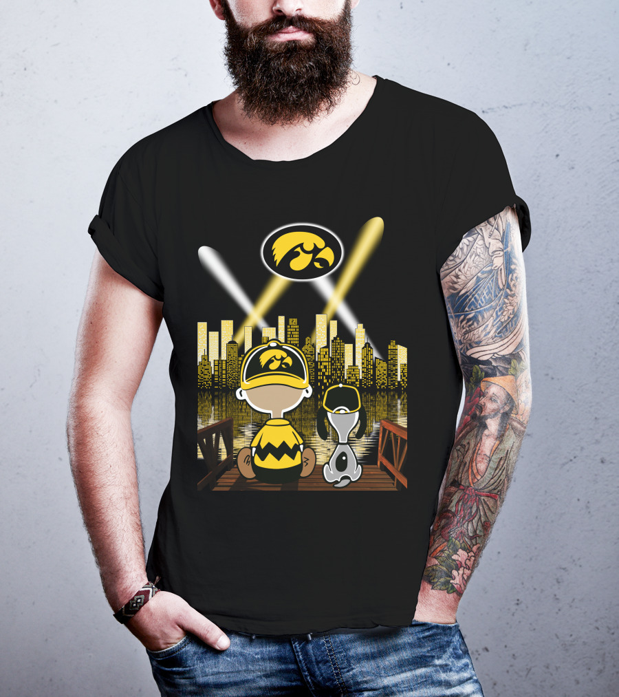 City By Night Iowa Hawkeyes 68 Fan And Dog On Dock Silhouette T-Shirt