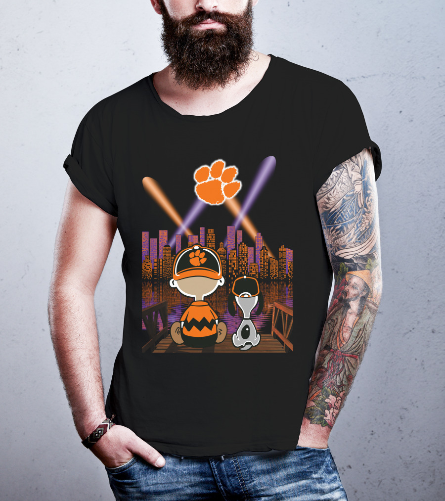 Clemson Tigers '83 Paw In Night City Skyline With Characters On Dock T-Shirt