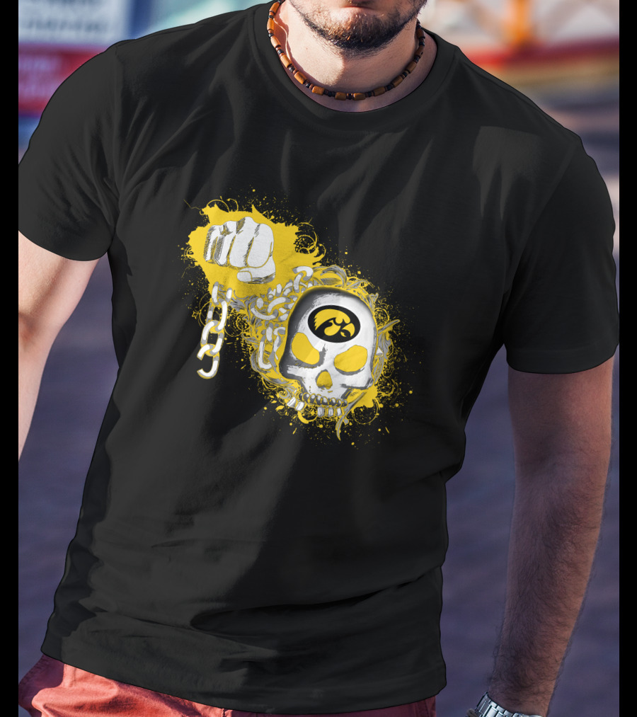 Iowa Hawkeyes Skull And Chain T-Shirt