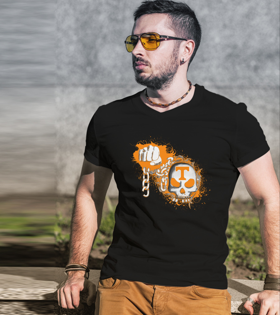 Tennessee Volunteers Skull And Fist With Chains And Orange T T-Shirt