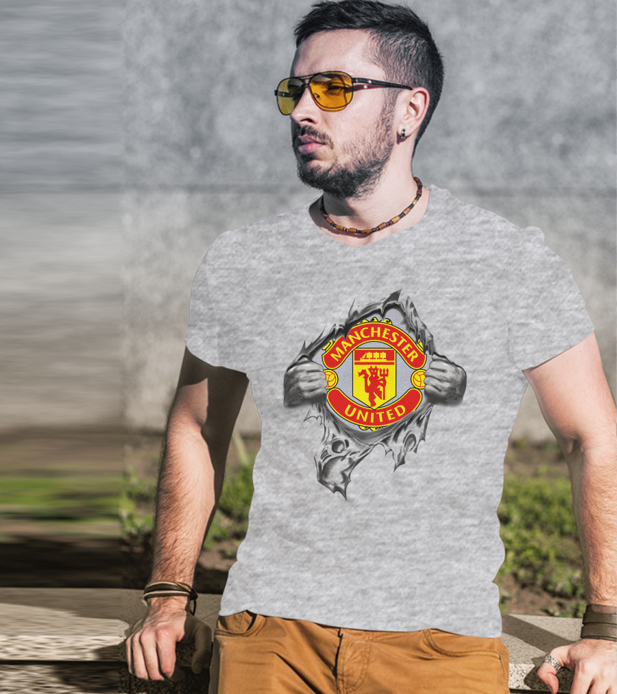 Manchester United Mu Super Fan Badge Ripped Look T-Shirt