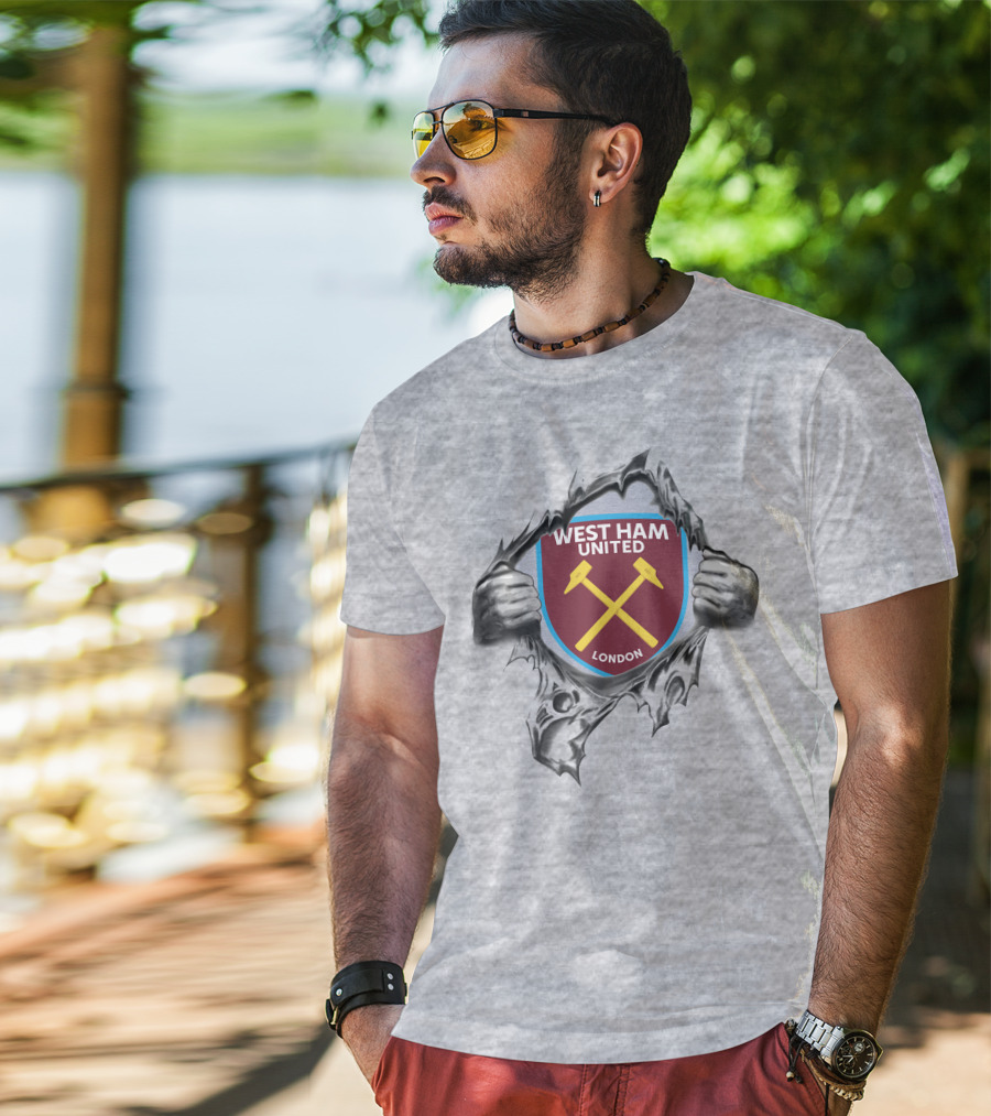 West Ham United London Super Fan 287 Iconic Badge T-Shirt