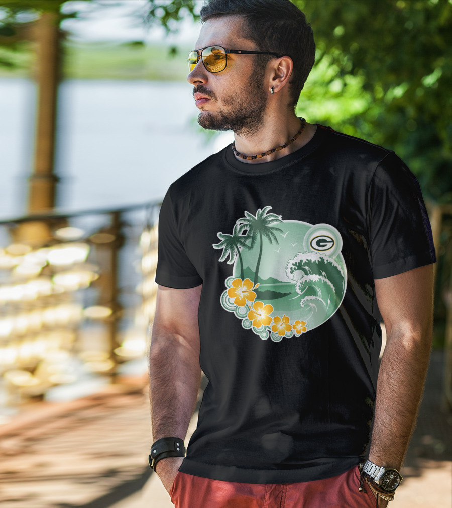 Green Bay Packers Tropical Wave Holiday Scene T-Shirt