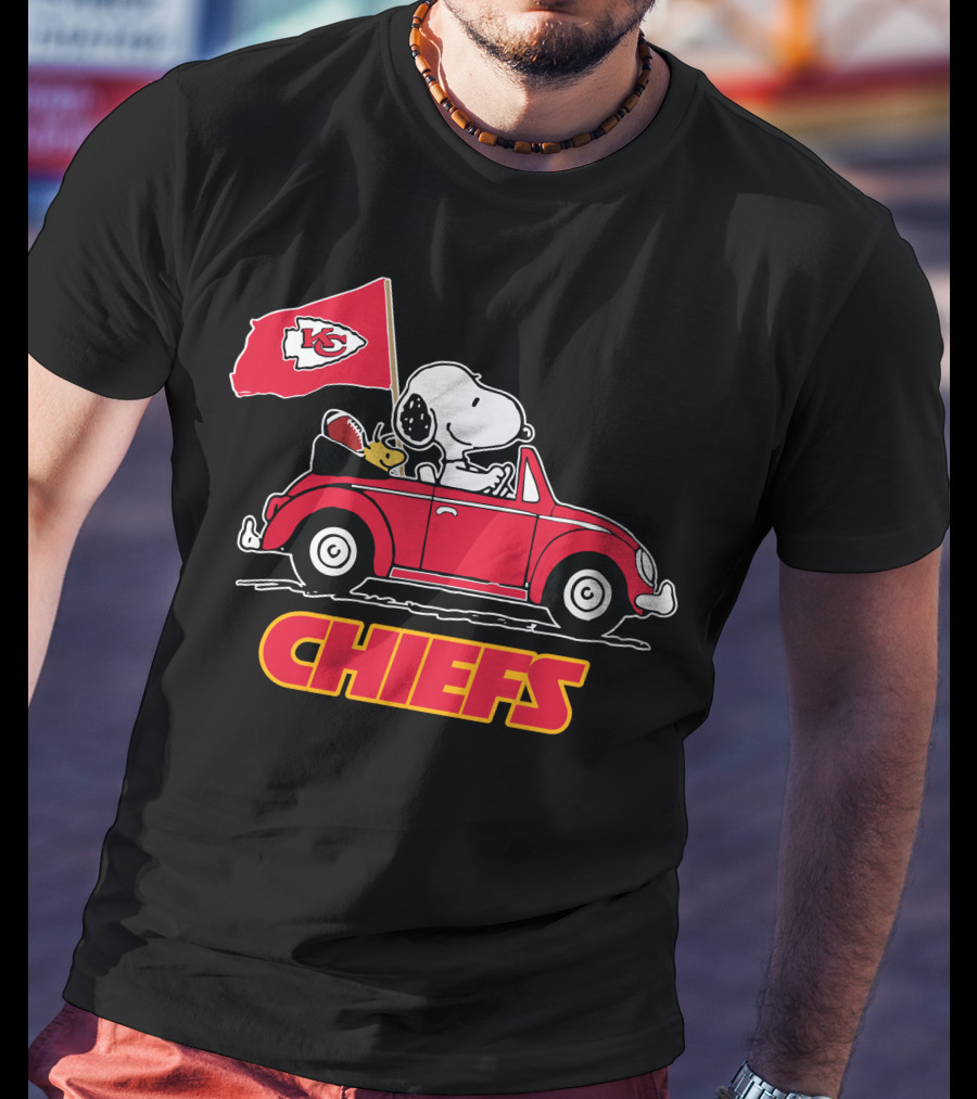 Kansas City Chiefs Snoopy Red Car Chiefs Flag T-Shirt