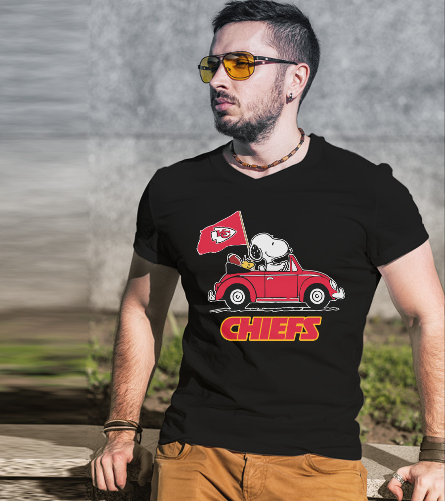 Kansas City Chiefs Snoopy Red Car Chiefs Flag T-Shirt