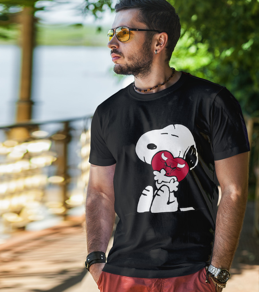Snoopy Hugging Chicago Bulls Basketball Heart T-Shirt