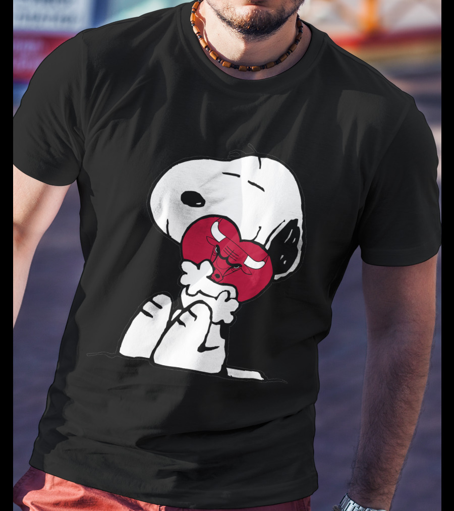 Snoopy Hugging Chicago Bulls Basketball Heart T-Shirt