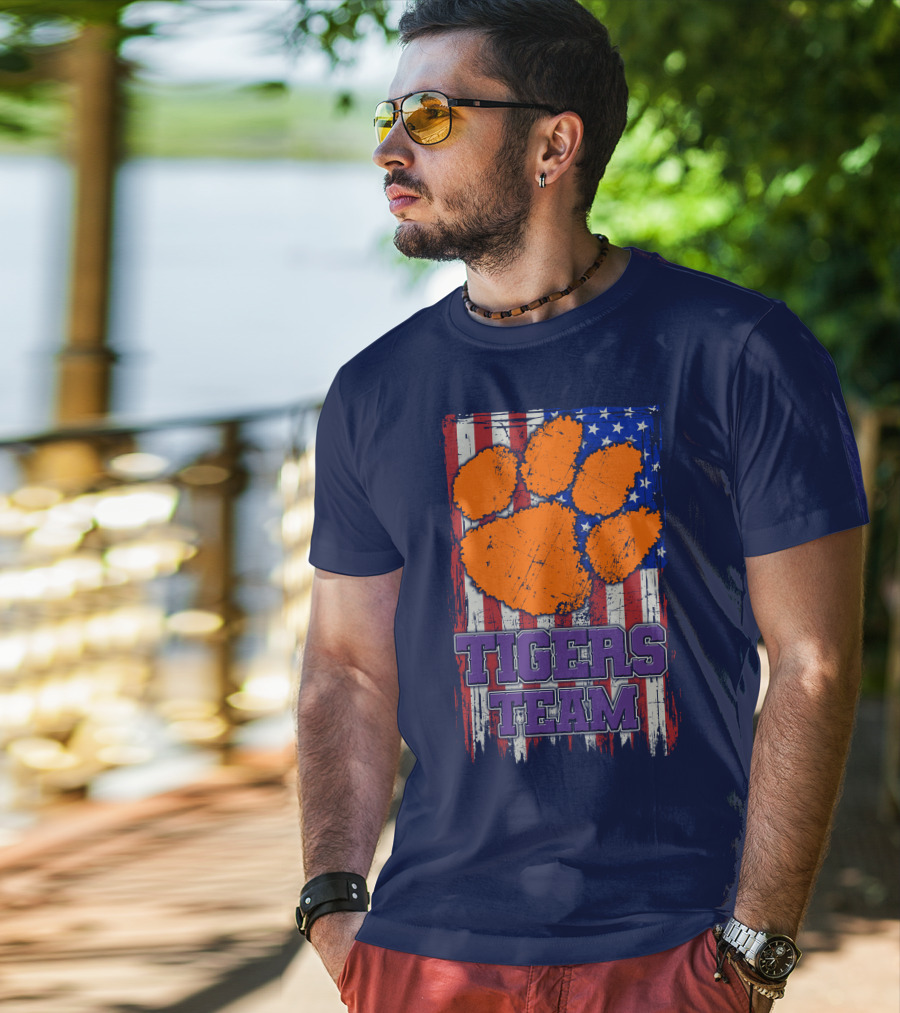 Clemson Tigers Team American Flag Paw Print T-Shirt
