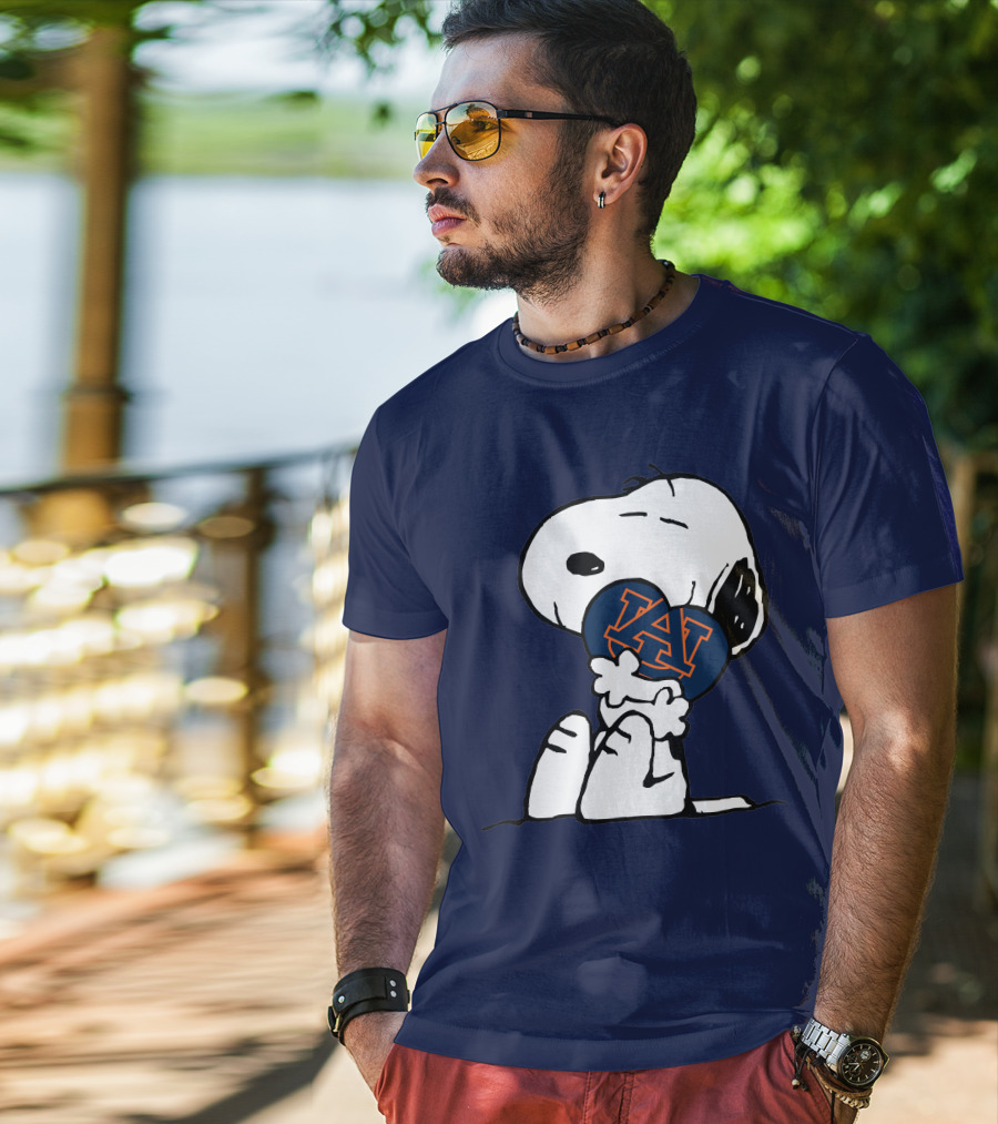Auburn Tigers Snoopy Hugging Au T-Shirt