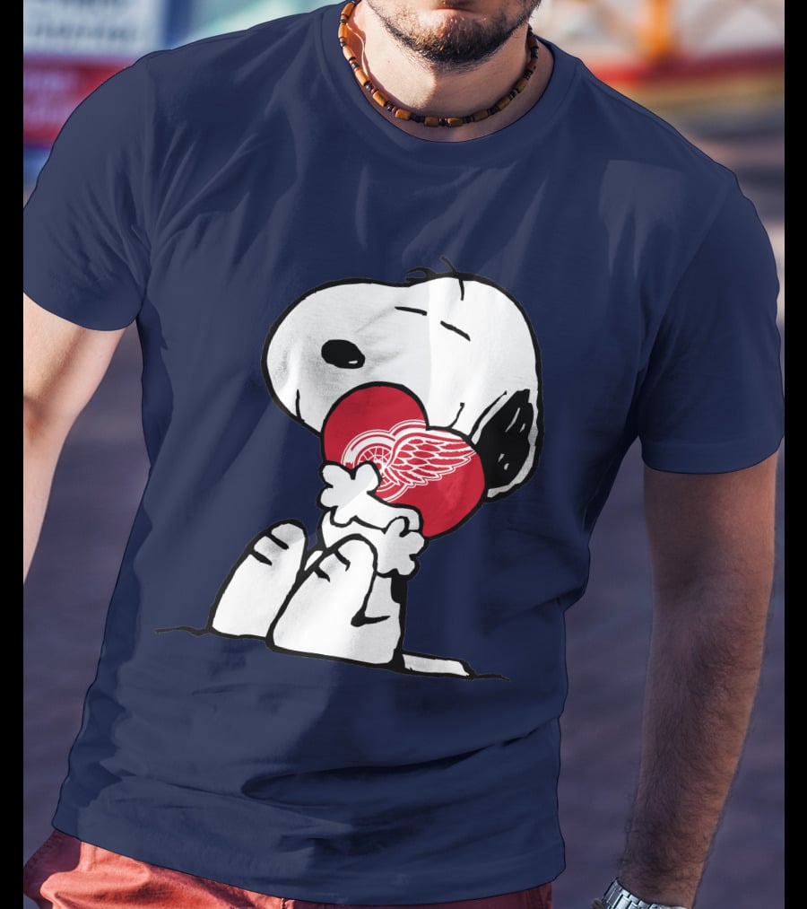 Detroit Redwings Snoopy Hugging Heart T-Shirt