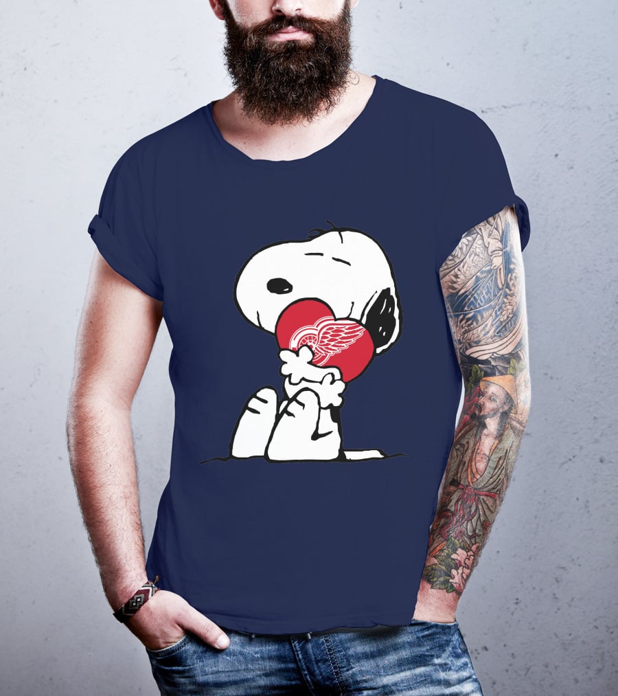 Detroit Redwings Snoopy Hugging Heart T-Shirt