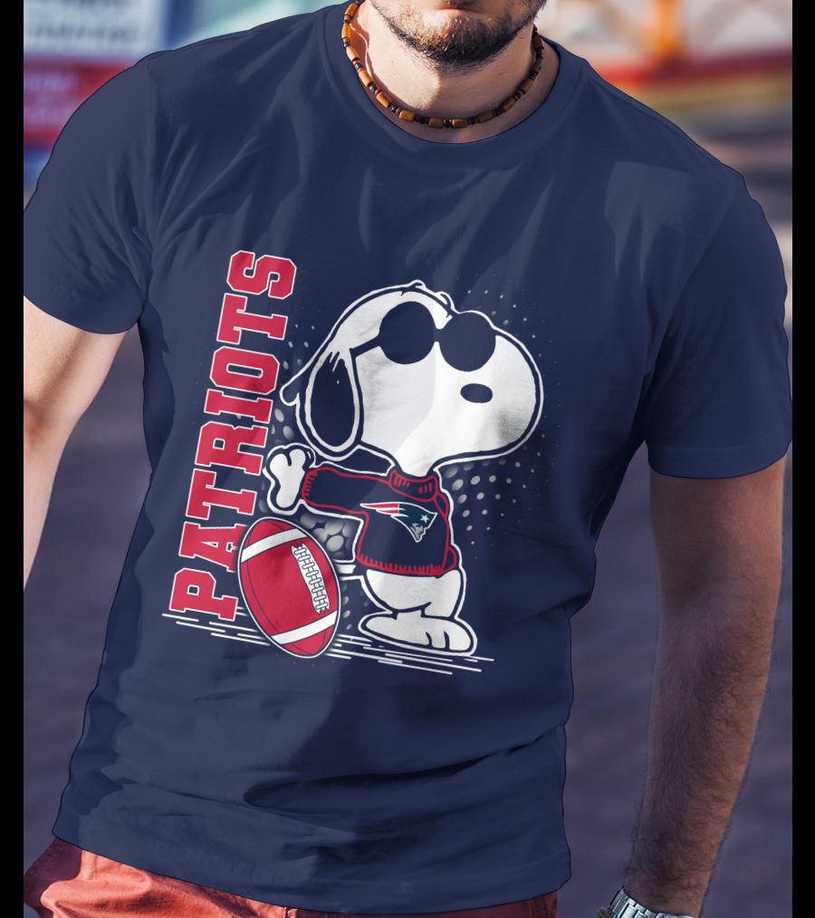 Patriots New England Football Snoopy T-Shirt