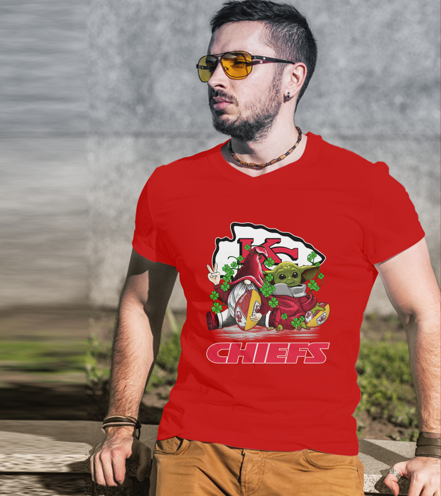 Kansas City Chiefs St. Patrick’s Day Baby Yoda And Gnome Football Shamrocks T-Shirt