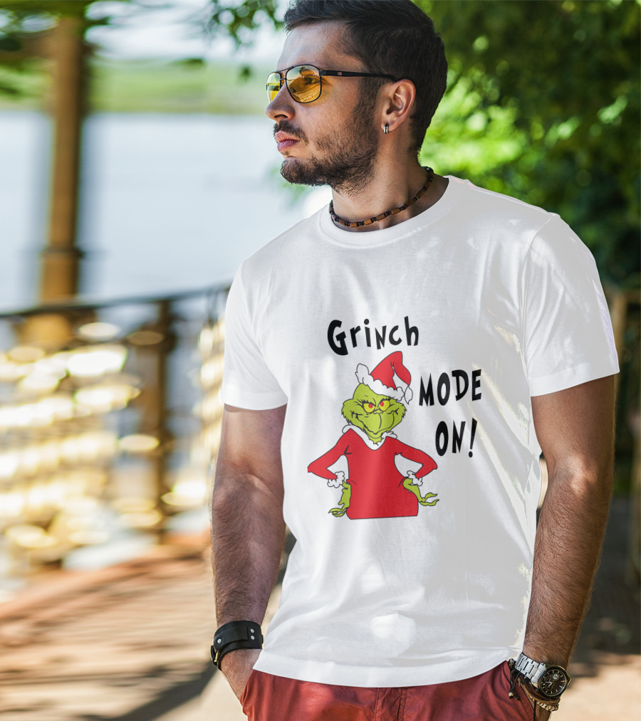 Grinch Mode On Santa Hat Red T-Shirt