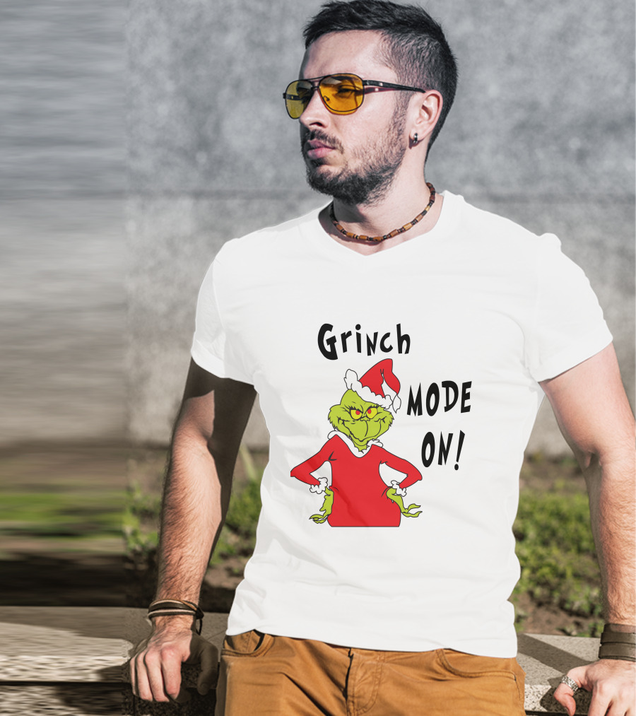 Grinch Mode On Santa Hat Red T-Shirt
