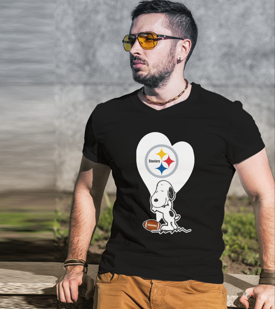 Pittsburgh Steelers Snoopy Heart And Football T-Shirt