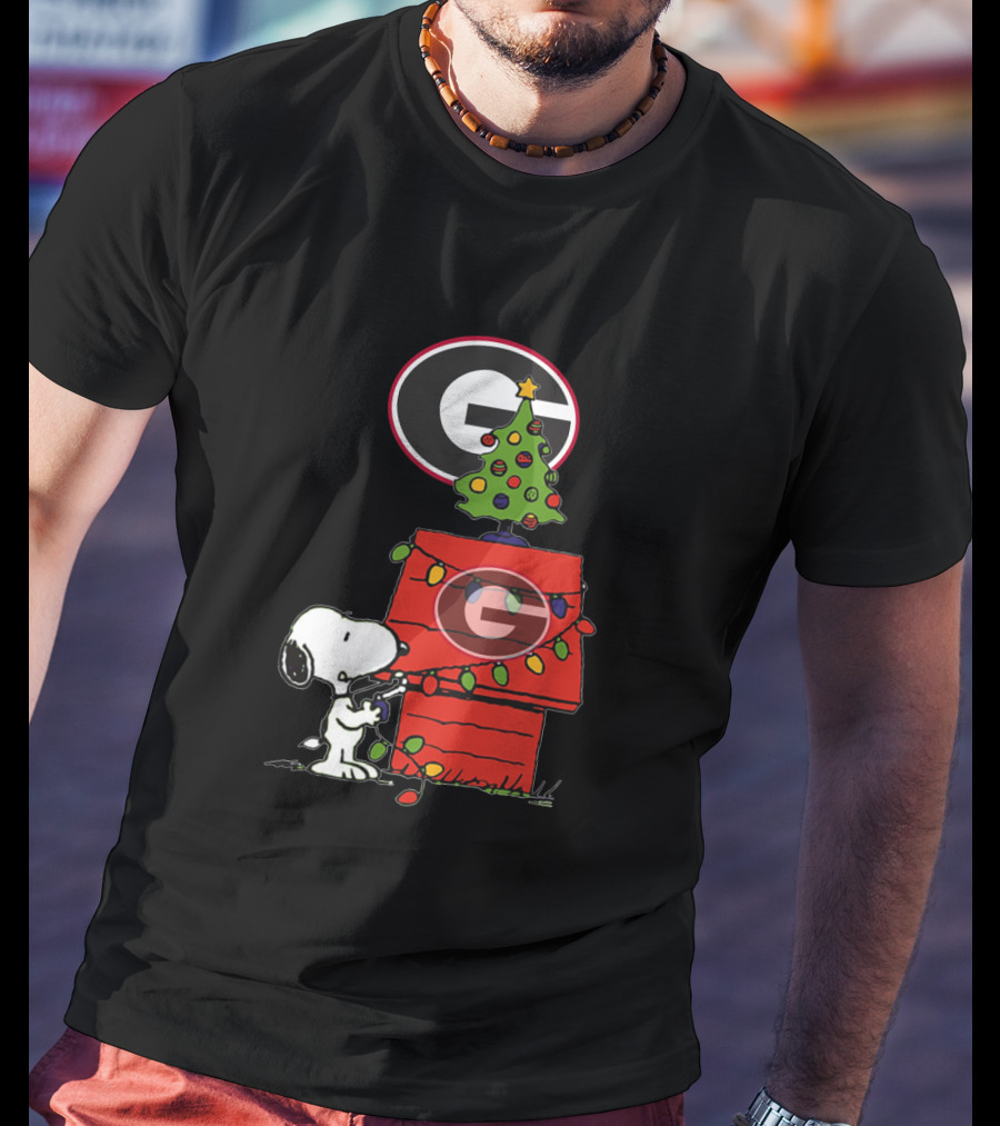 Snoopy Christmas Georgia Bulldogs Football Tree And Doghouse T-Shirt