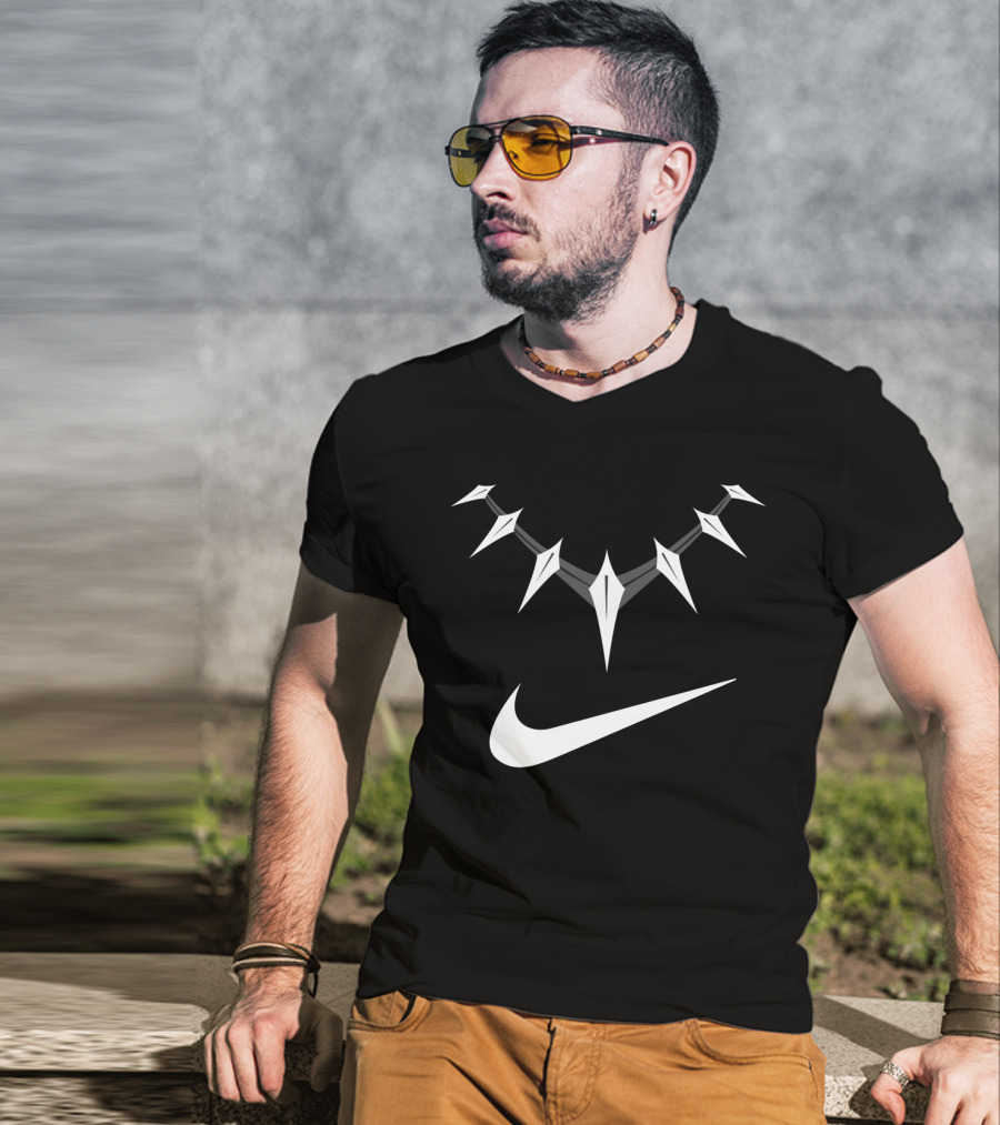 Nike Avengers Cool Black Panther Necklace Swoosh T-Shirt