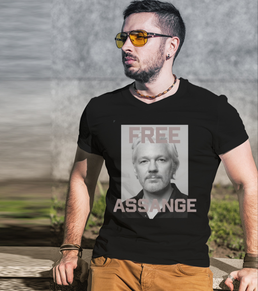 Kari Lake Wearing Free Assange T-Shirt
