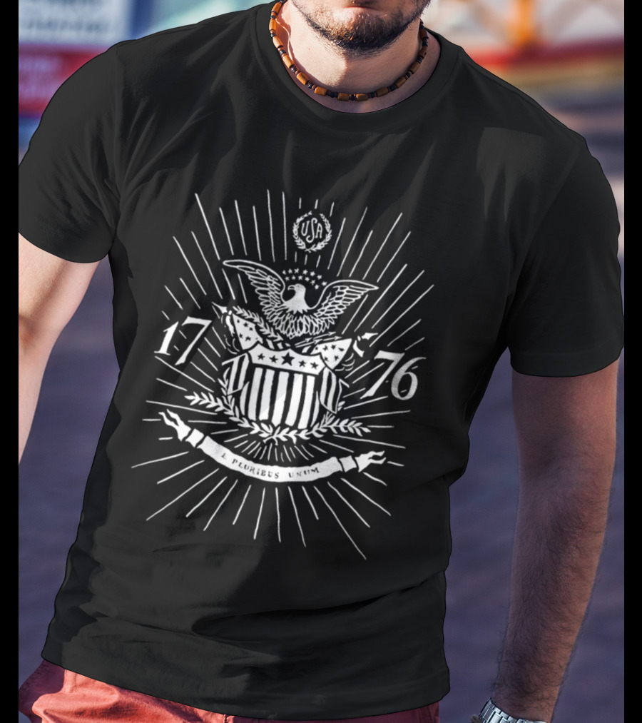 USA 1776 E Pluribus Unum Eagle And Shield Emblem T-Shirt