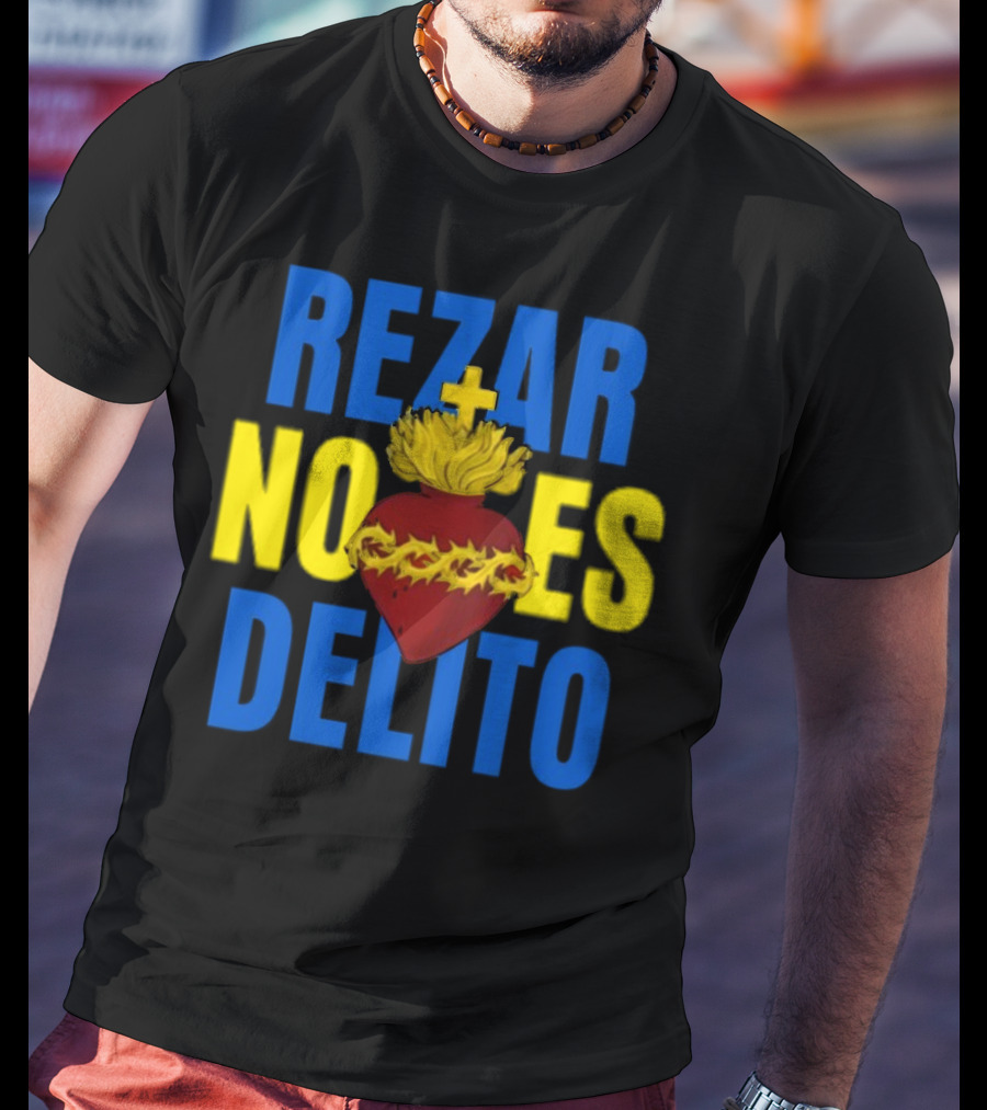 Rezar No Es Delito Sacred Heart Iconography T-Shirt