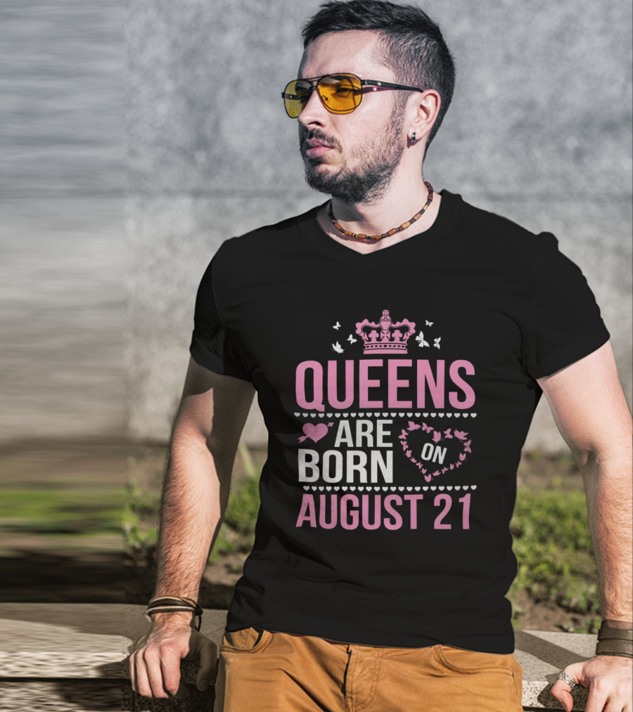 Queens Are Born On August 21 Regal Crown And Heart Motif T-Shirt