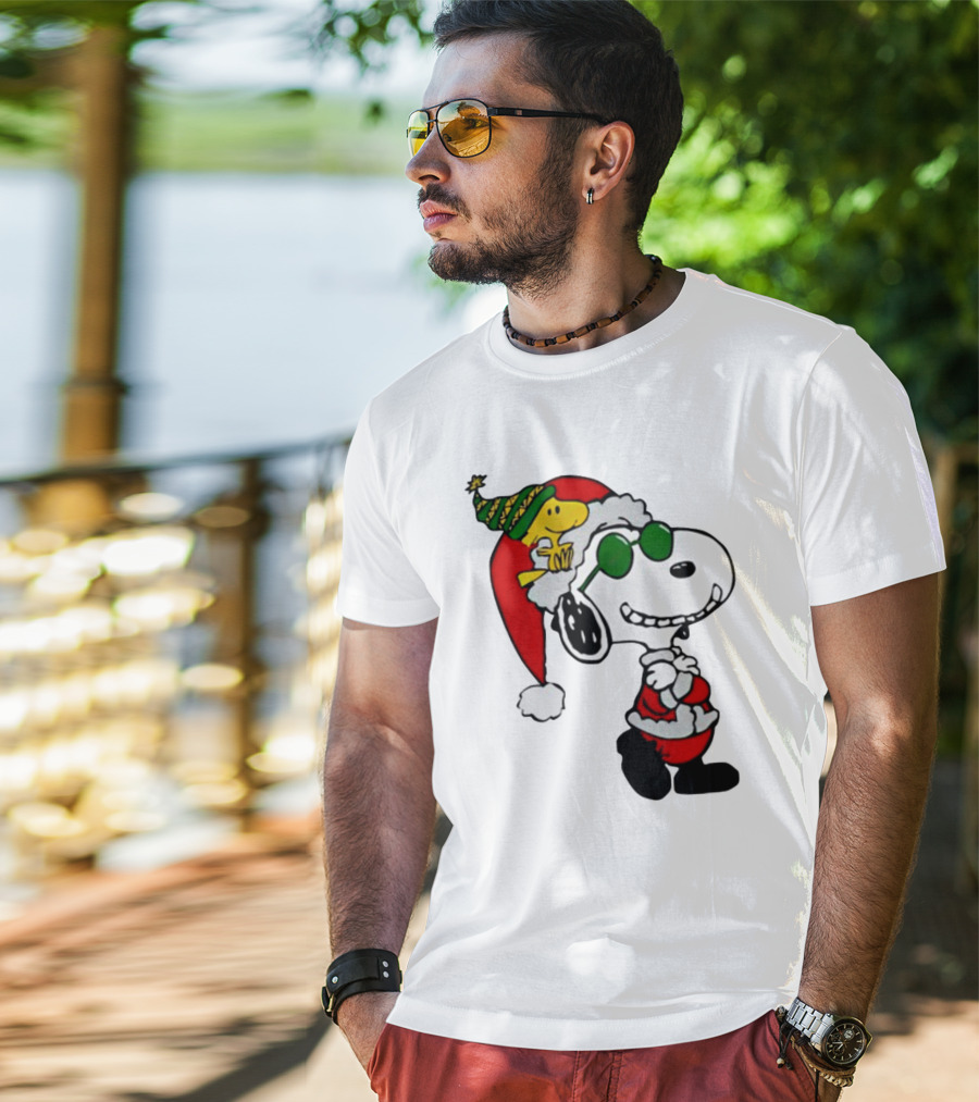 Snoopy And Woodstock Peanuts Merry Christmas Santa Hat And Sunglasses T-Shirt