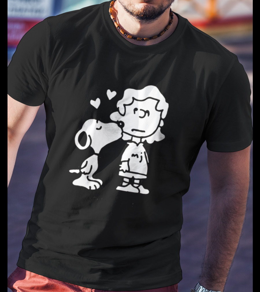 Puppy Love Snoopy Kissing Lucy Peanuts Hearts T-Shirt