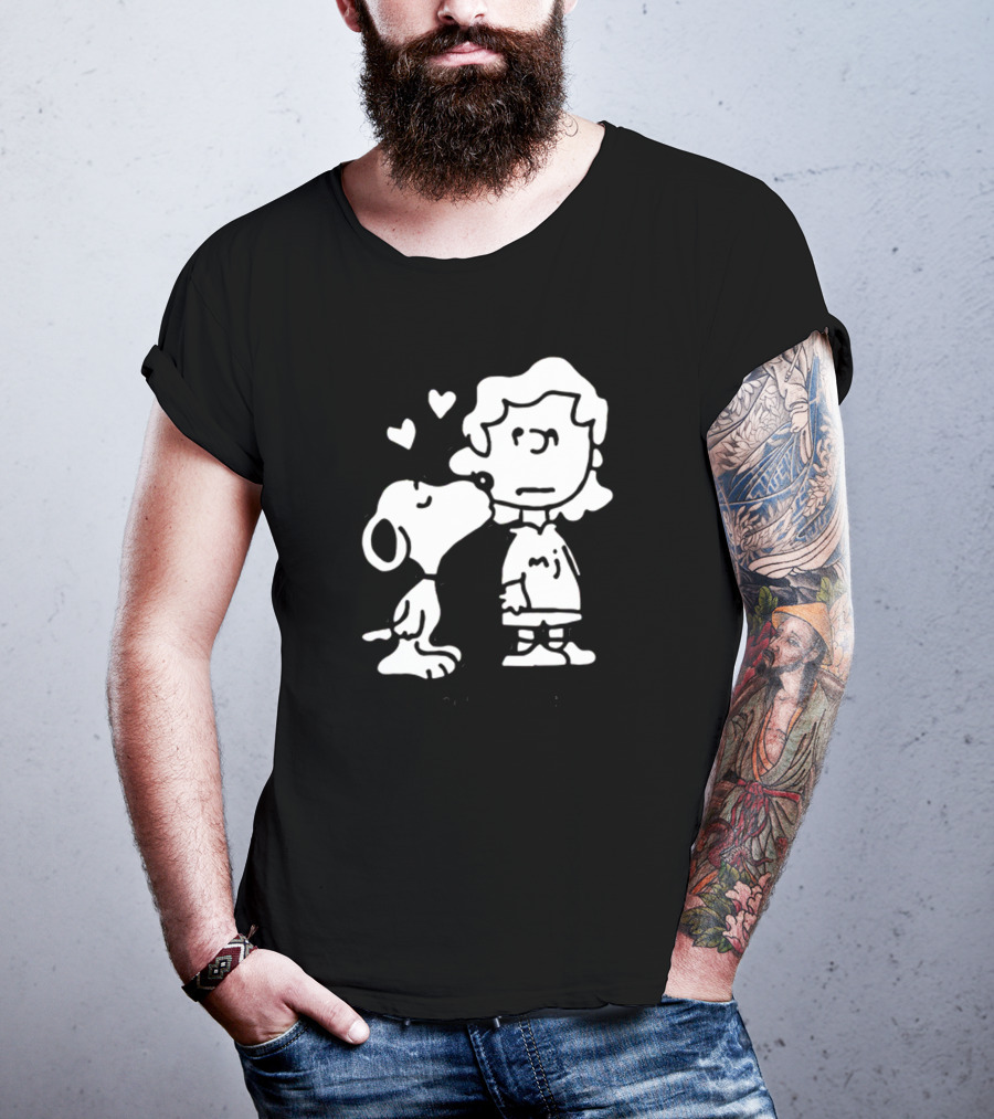 Puppy Love Snoopy Kissing Lucy Peanuts Hearts T-Shirt