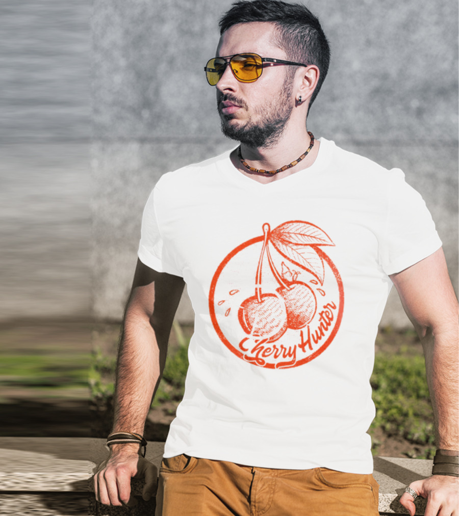Cherry Hunter Vintage Retro Design Cherries T-Shirt