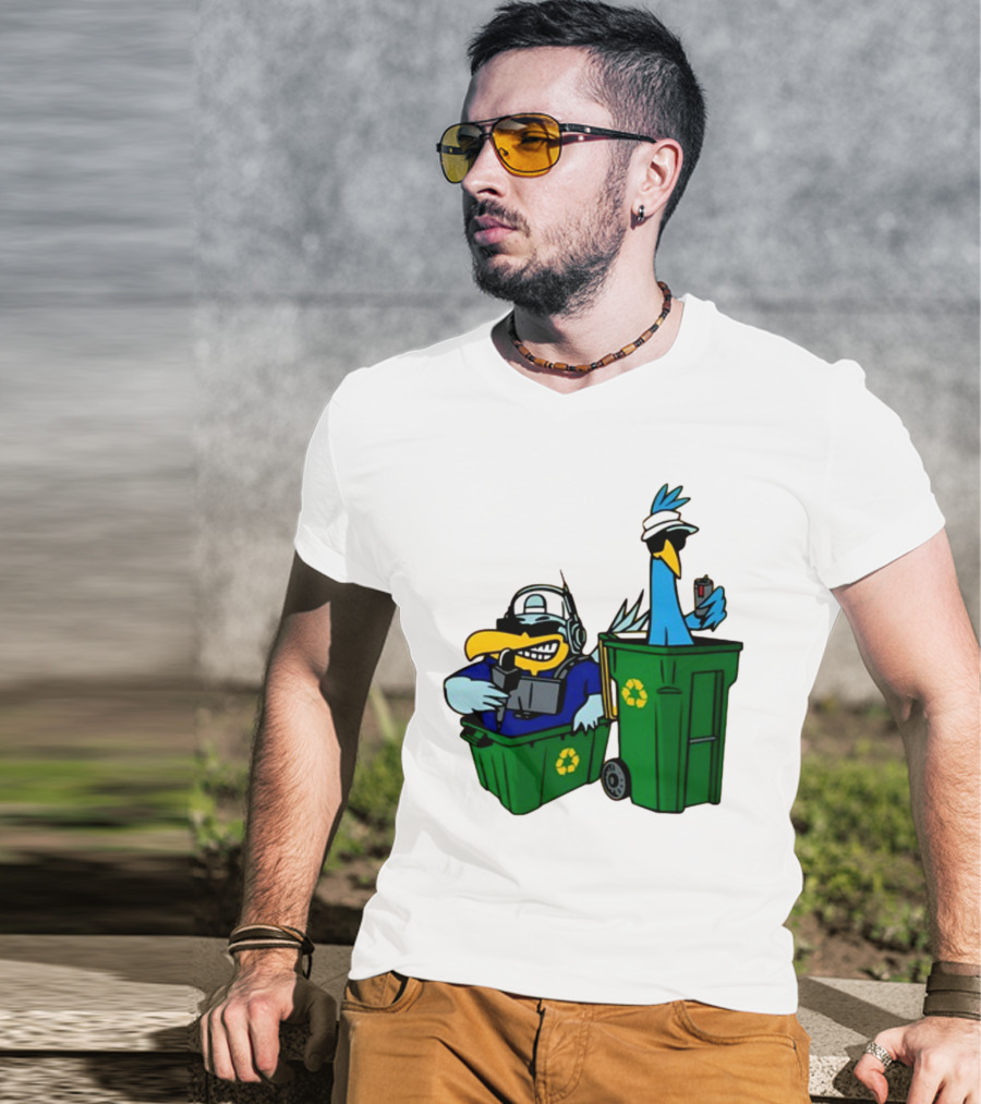 Fairwayjockey Birdie Juice The People’S Birdies Golf Duo Recycling Bins Image T-Shirt