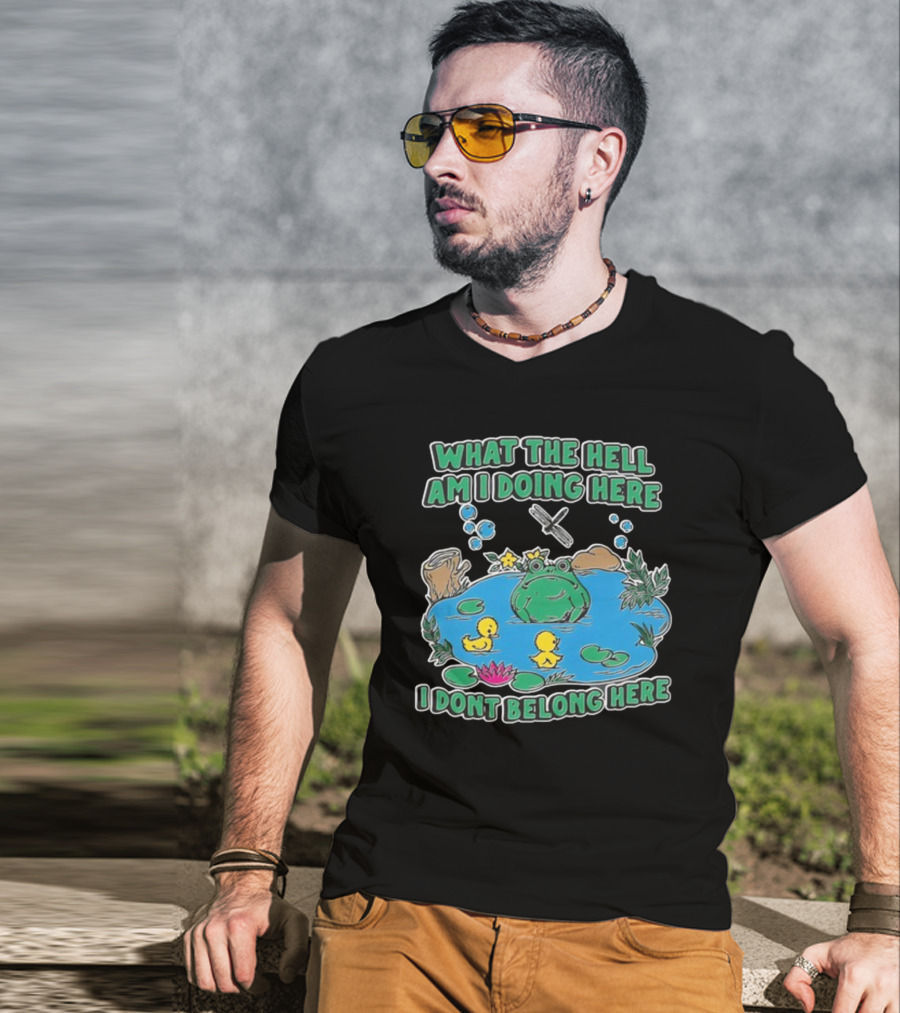 WHAT THE HELL AM I DOING HERE I DONT BELONG HERE FROG AND DUCKS IN POND T-Shirt