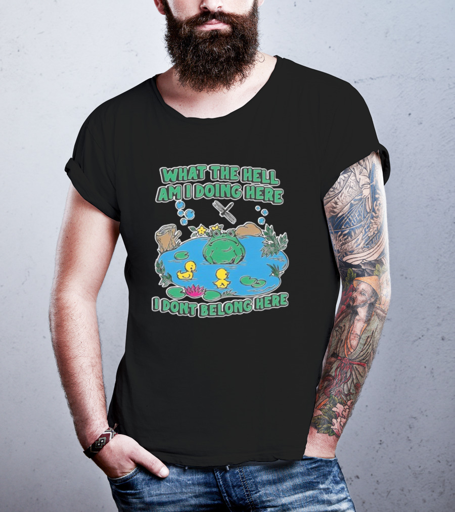 WHAT THE HELL AM I DOING HERE I DONT BELONG HERE FROG AND DUCKS IN POND T-Shirt