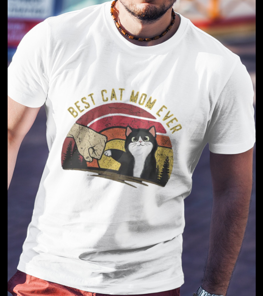 Best Cat Mom Ever Vintage Rainbow Sunset Fist Bump Cat T-Shirt