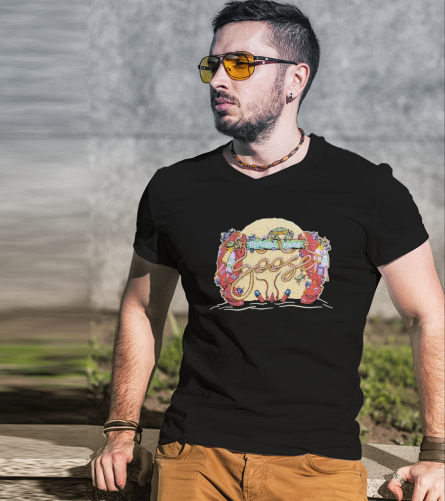 Portland Maine Goose Lobster And Lighthouse Scene T-Shirt