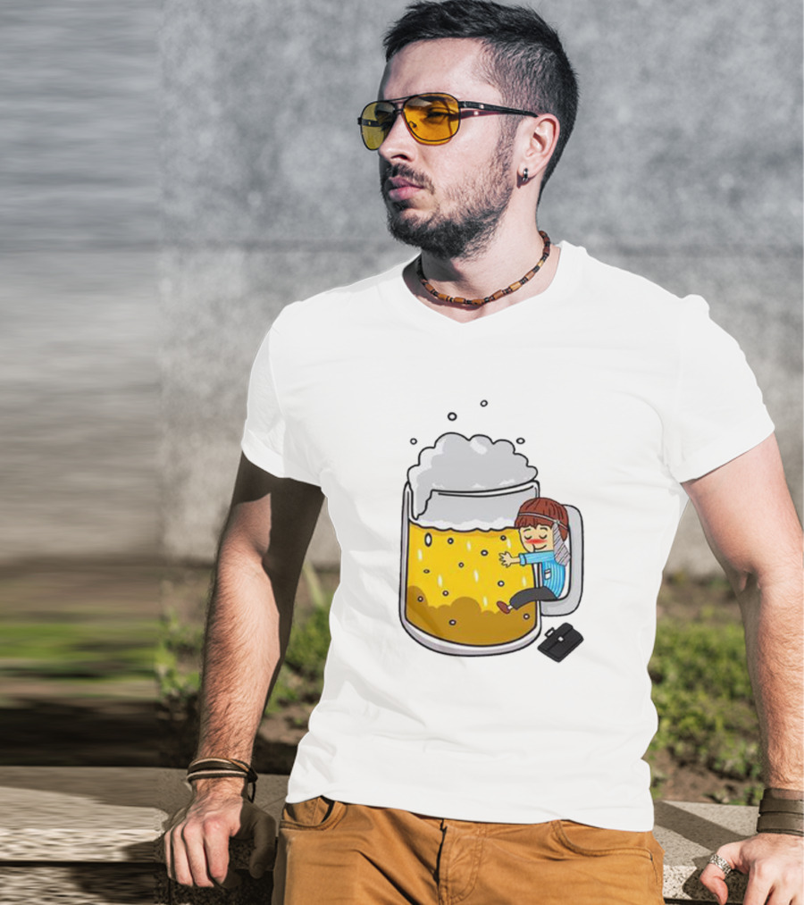 Beer Mug Hug With Traveler Cartoon Character T-Shirt