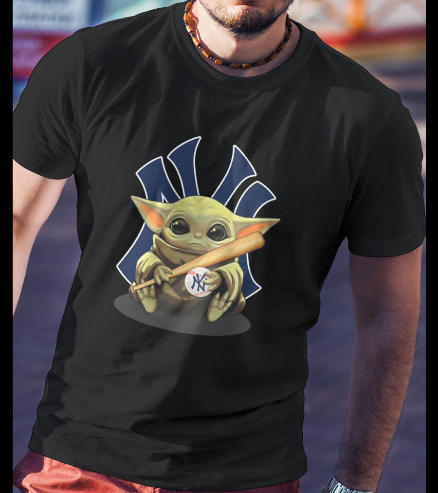 Baby Yoda Hug New York Yankees Baseball Bat T-Shirt