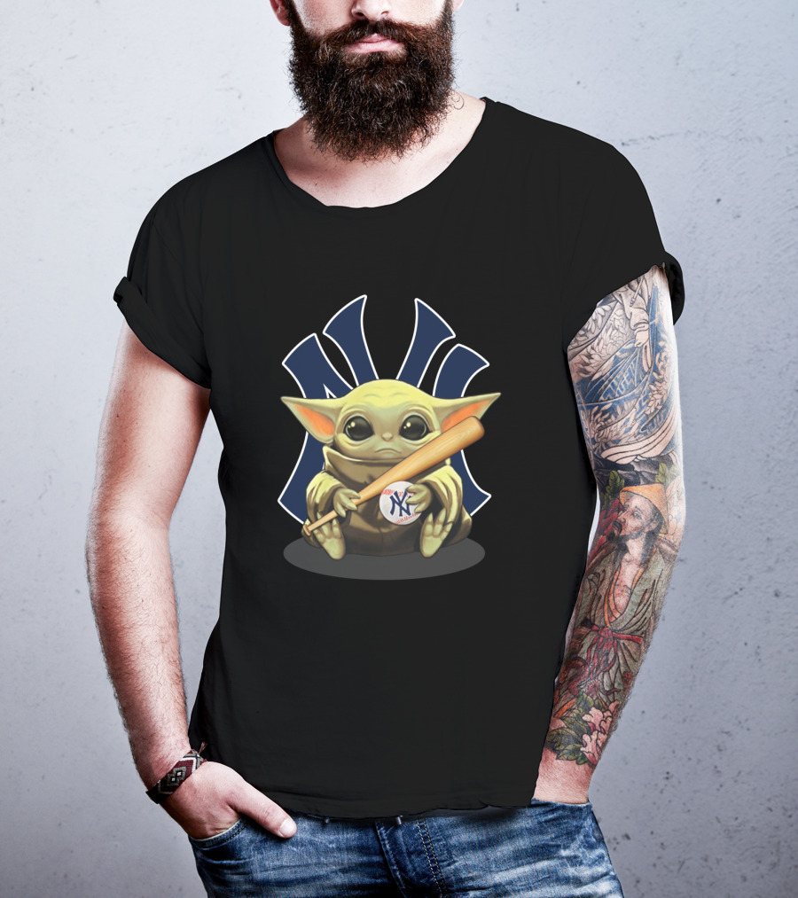 Baby Yoda Hug New York Yankees Baseball Bat T-Shirt