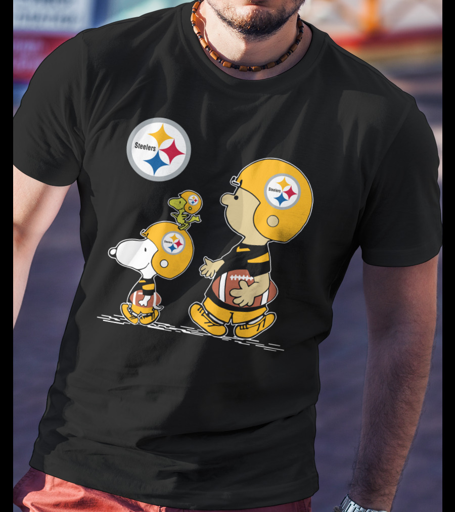 Steelers Christmas Peanuts Cute Football Charlie Brown Snoopy Woodstock T-Shirt